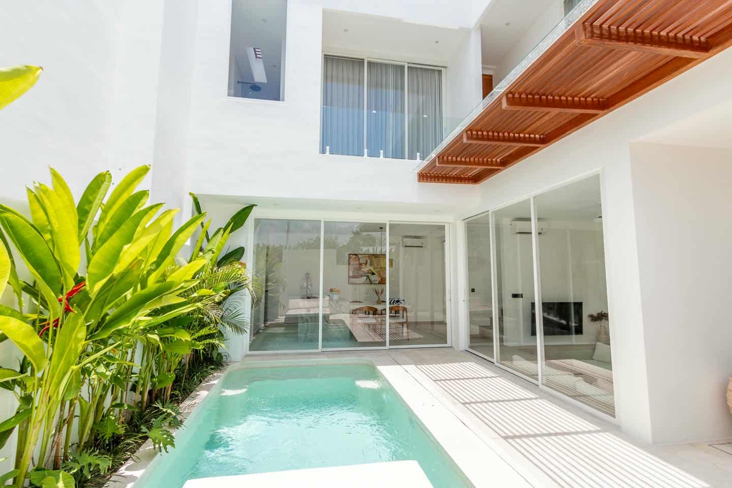 FULLY FURNISHED 2 BEDROOM VILLA FOR SALE LEASEHOLD IN TUMBAK BAYUH BE-324 